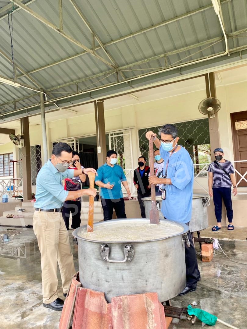 Program Memasak Bubur Lambuk Sempena Bulan Ramadan 1443H Di Hospital Jasin