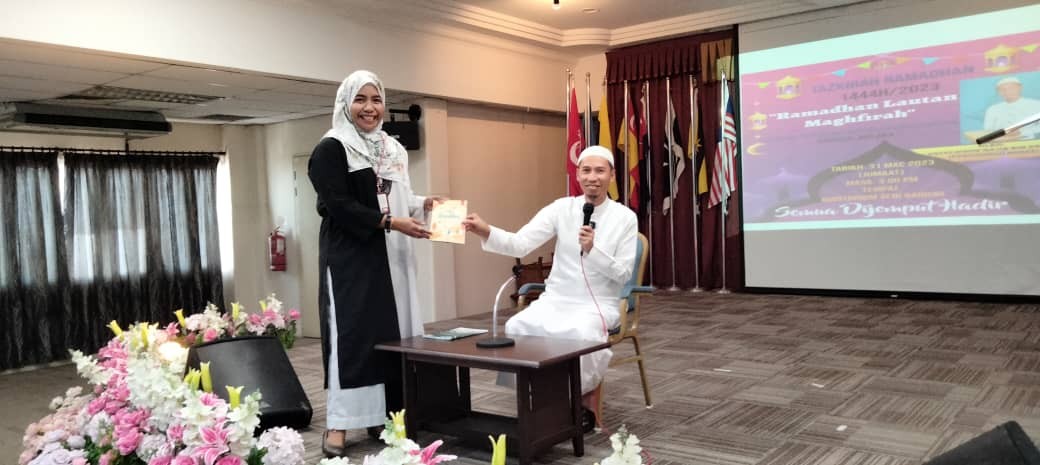 9e7f6726-5591-4b15-93b3-558c323bfc57